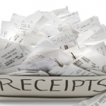 Hàng ngày chúng ta tiếp xúc với rất nhiều hóa đơn in nhiệt. Ảnh: Shutterstock